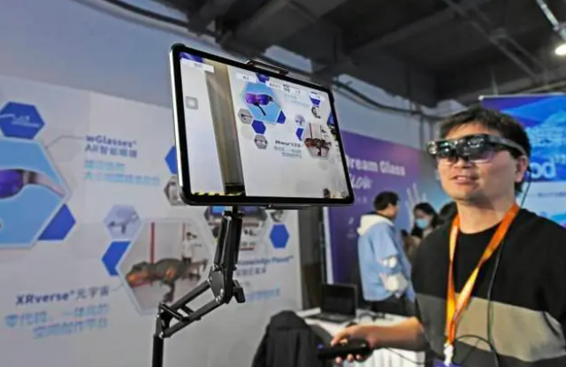 2023年3月21日，杭州，中国虚拟现实与元宇宙产业峰会现场。杭州日报 图