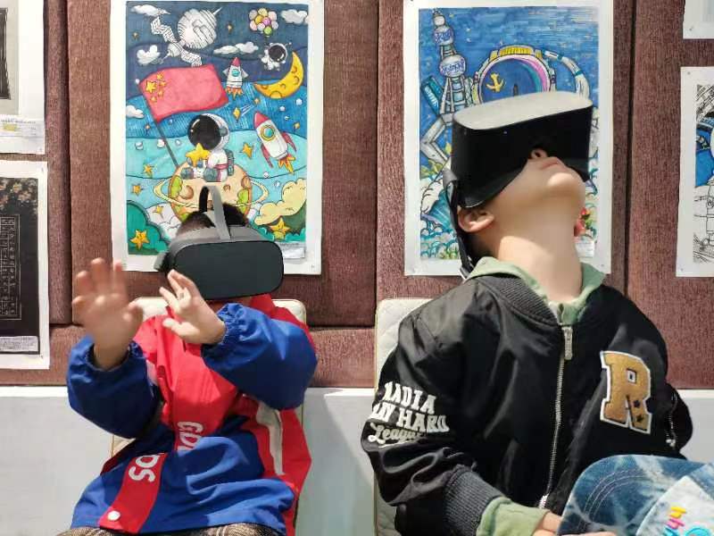 吉林省图书馆带领小读者畅游VR元宇宙，身临其境地感受VR元宇宙的魔法